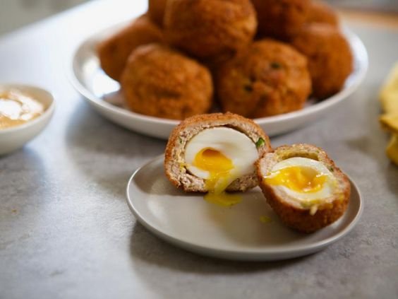 Londres comida típica Scotch Egg