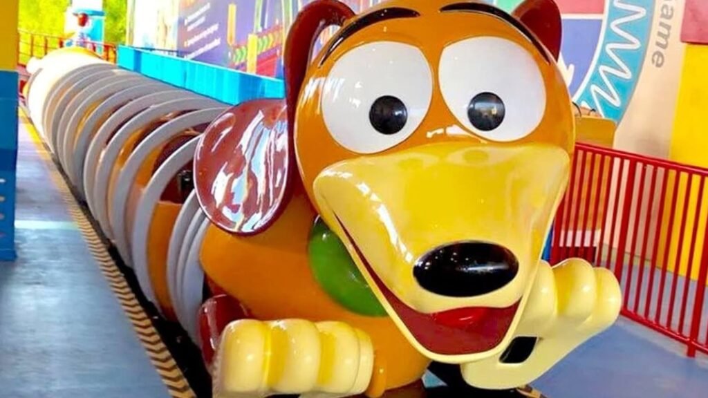 Montaña Rusa Slinky dog en Disney