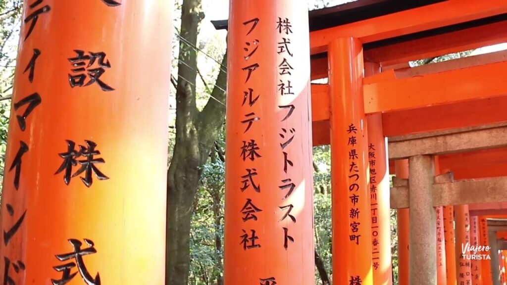 Ofrendas en el Monte Inari, hechas por empresarios y ejecutivos en agradecimiento por el éxito laboral